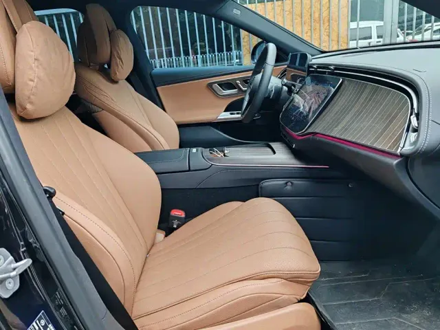 Mercedes-Benz E-Class — Фото автомобиля 11