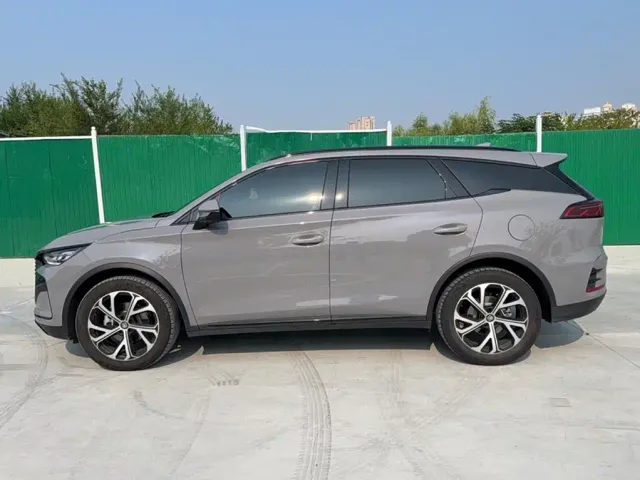 BYD Tang — Фото автомобиля 7