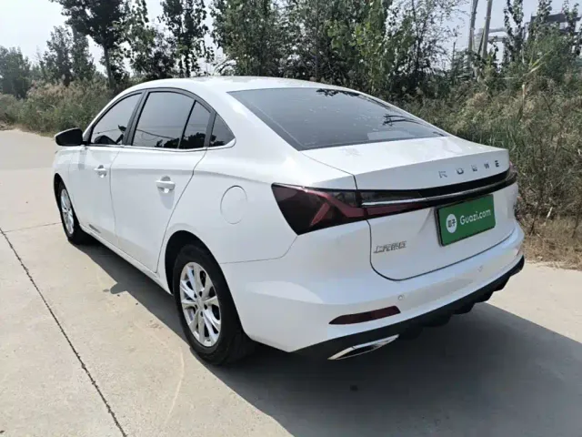 Roewe Roewe i5 2023 1.5L CVT Luxury Edition — Фото автомобиля 4