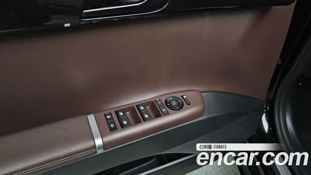 Hyundai Grandeur Grandeur (GN7) 2.5 Бензин 2WD — Фото автомобиля 17