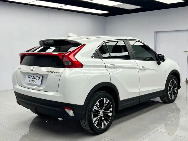 Mitsubishi Eclipse Cross — Фото автомобиля 5