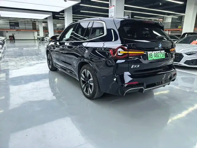 BMW iX3 — Фото автомобиля 14