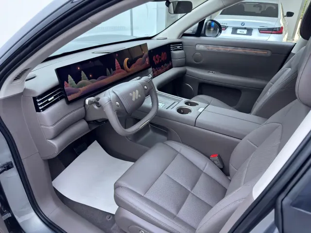 IM Motors LS6 — Фото автомобиля 11