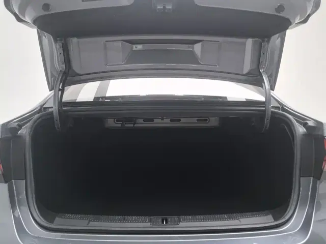 Roewe i5 — Фото автомобиля 16