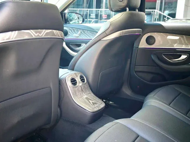 Mercedes-Benz E-Class — Фото автомобиля 11