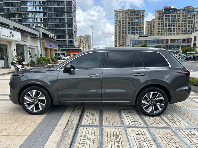 Li Auto ONE — Фото автомобиля 10