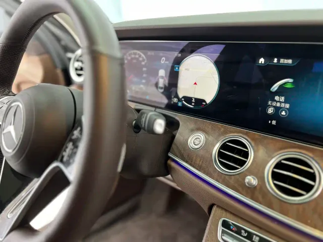 Mercedes-Benz E-Class — Фото автомобиля 13