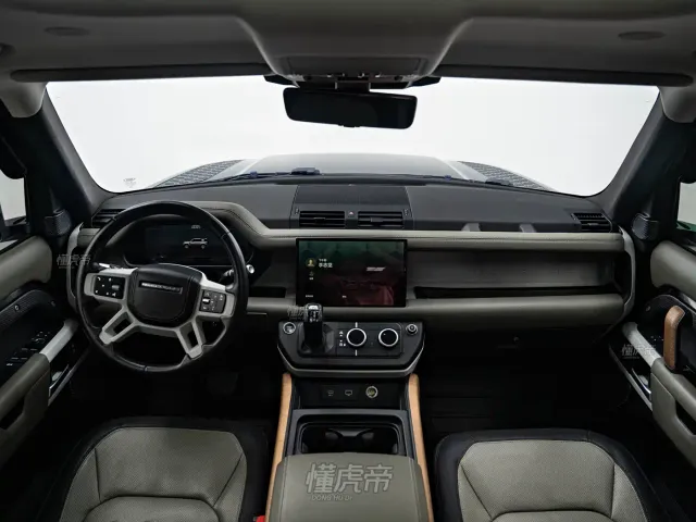 Land Rover Defender — Фото автомобиля 10