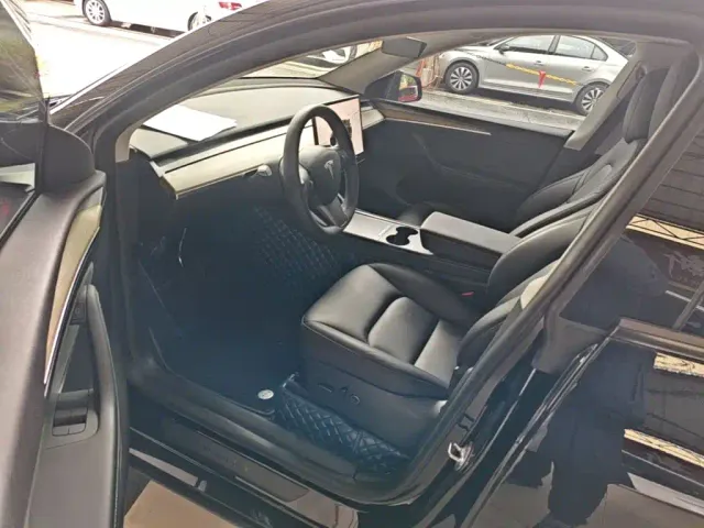 Tesla Model Y — Фото автомобиля 14