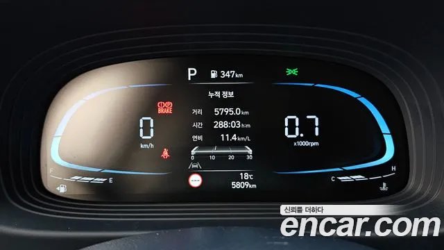 Hyundai Venue — Фото автомобиля 11