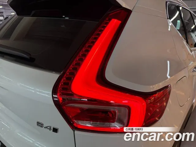 Volvo XC40 — Фото автомобиля 17