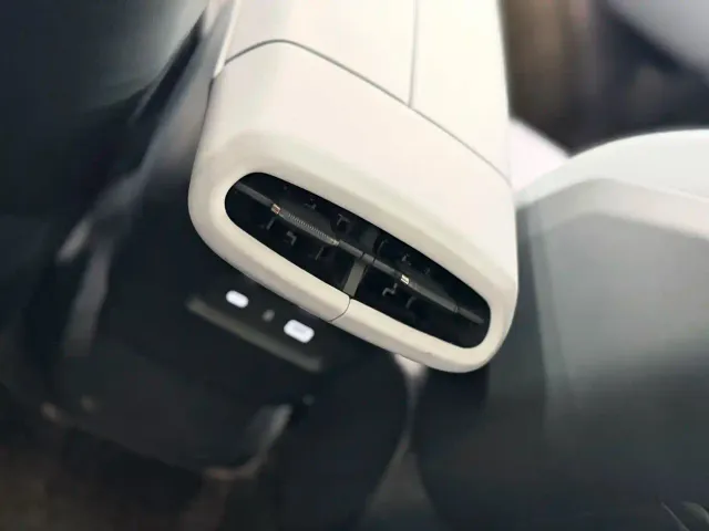 Lynk & Co Z10 — Фото автомобиля 13