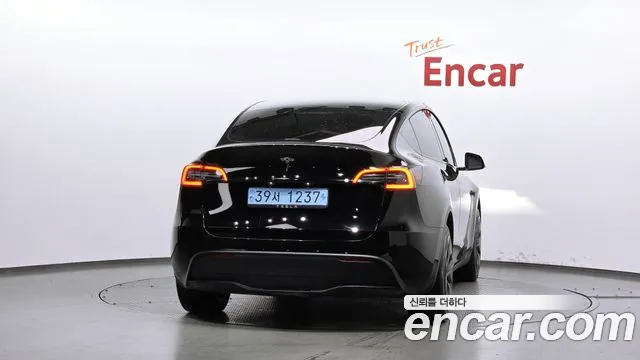 Tesla Model Y — Фото автомобиля 4