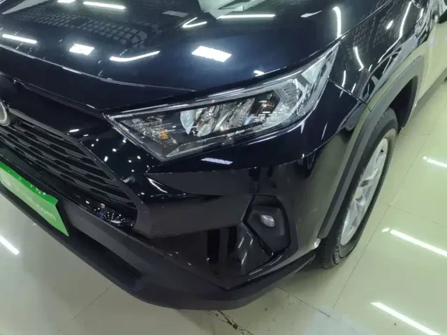 Toyota RAV4 — Фото автомобиля 23