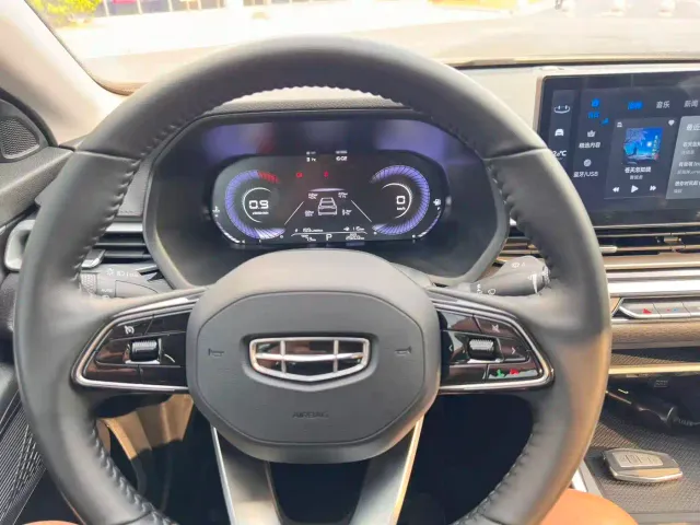 Geely Emgrand — Фото автомобиля 12