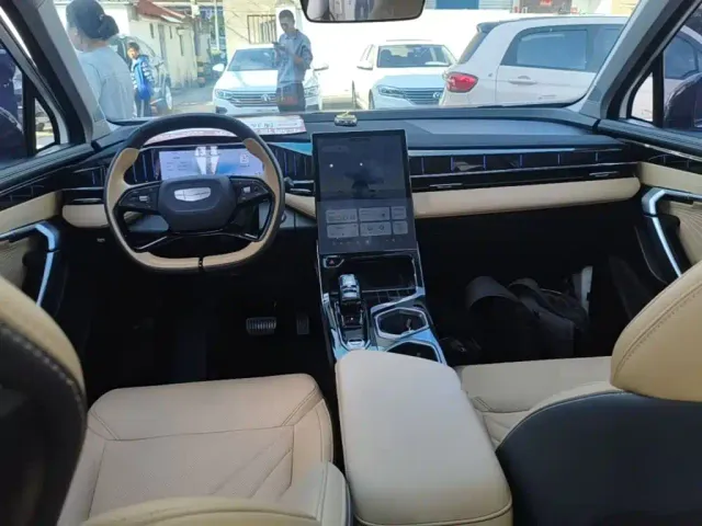 Geely Boyue L — Фото автомобиля 9