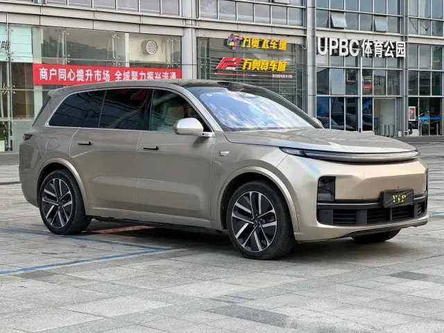 Li Auto L9 — Фото автомобиля 10