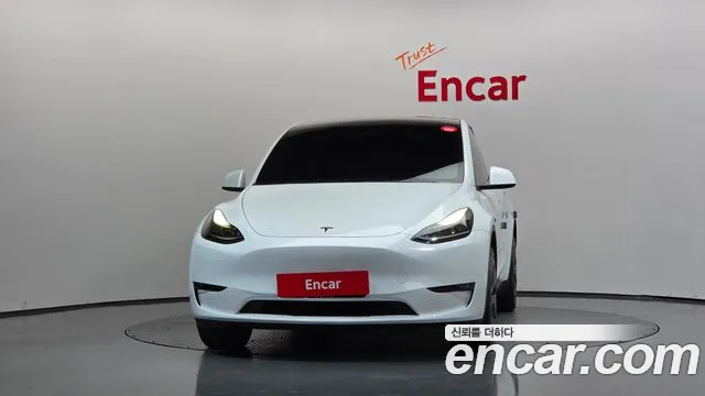 Tesla Model Y — Фото автомобиля 3