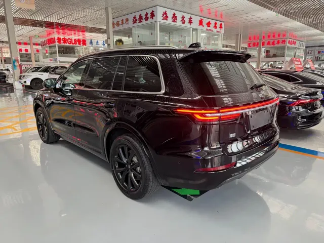 Li Auto ONE — Фото автомобиля 7