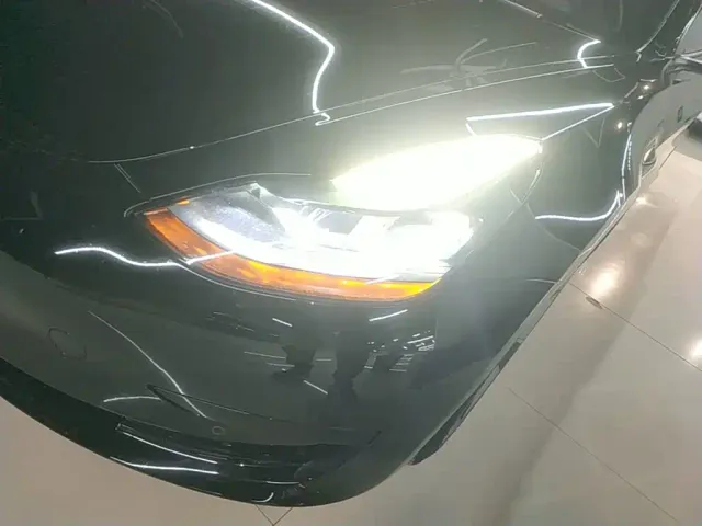Tesla Model 3 — Фото автомобиля 23