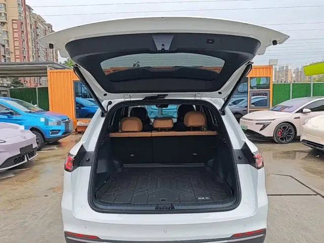 Geely Galaxy Starship 7 EM-i — Фото автомобиля 18