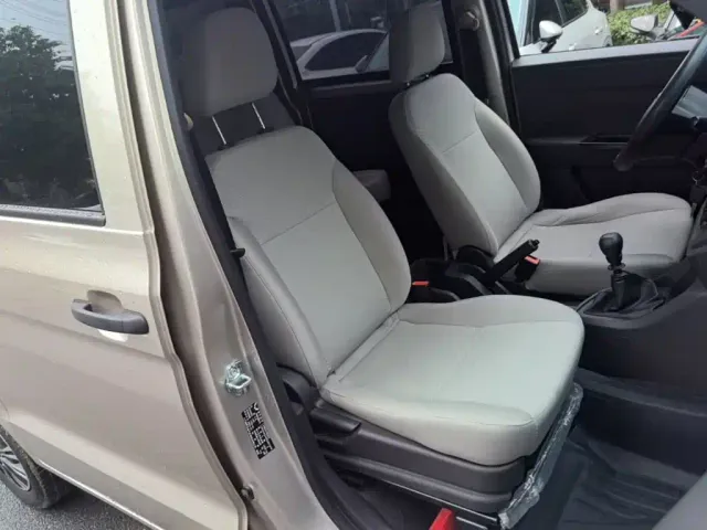 Wuling Hongguang V — Фото автомобиля 24