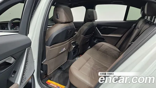 BMW 5 Series G60 — Фото автомобиля 18