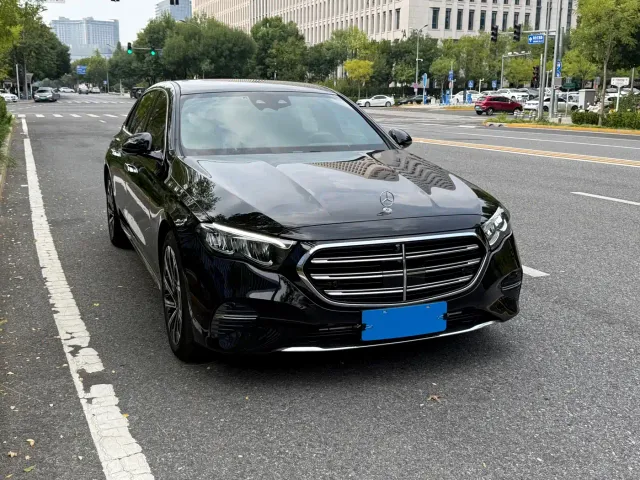 Mercedes-Benz E-Class — Фото автомобиля 3