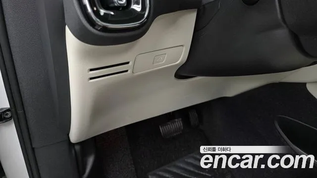 Вольво XC40 B4 Ultimate Bright — Фото автомобиля 23