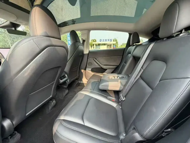 Tesla Model Y — Фото автомобиля 5