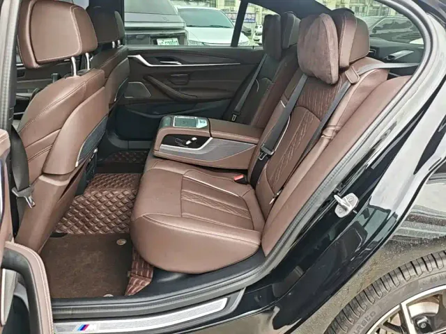 BMW 5 Series — Фото автомобиля 16