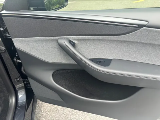 Tesla Model Y — Фото автомобиля 13