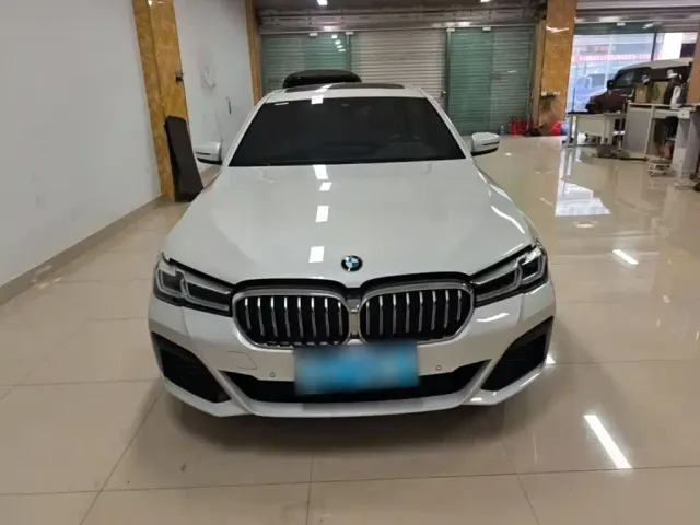 BMW 5 Series — Фото автомобиля 2