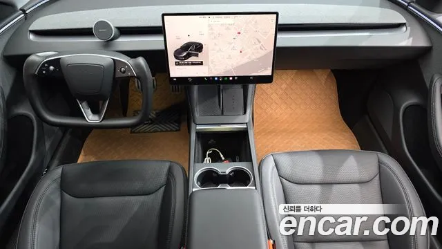 Tesla Model 3 — Фото автомобиля 10