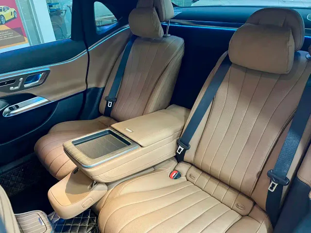Mercedes-Benz E-Class — Фото автомобиля 4