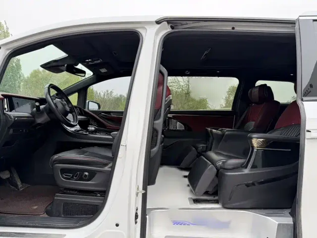 GAC Trumpchi M8 — Фото автомобиля 15