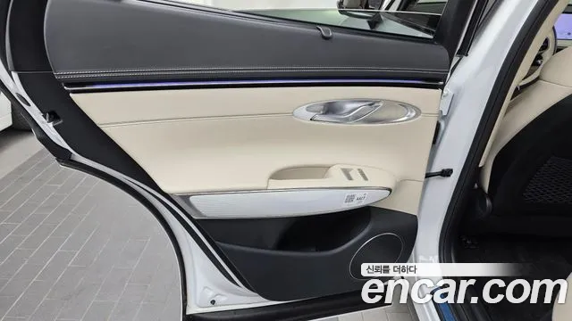Genesis GV70 — Фото автомобиля 14