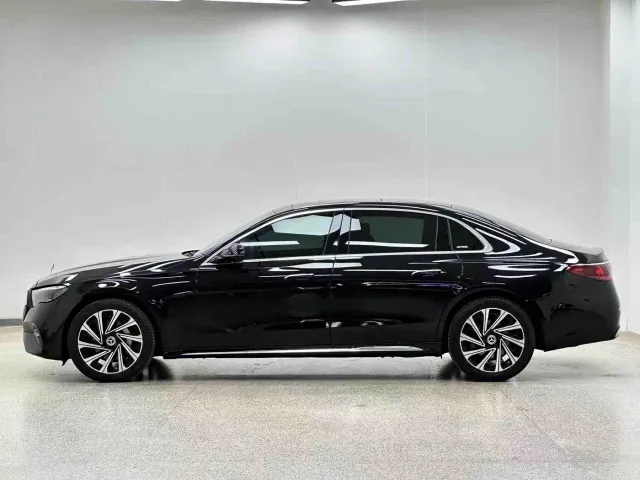 Mercedes-Benz E-Class — Фото автомобиля 4