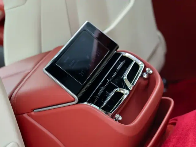 Bentley Flying Spur — Фото автомобиля 13