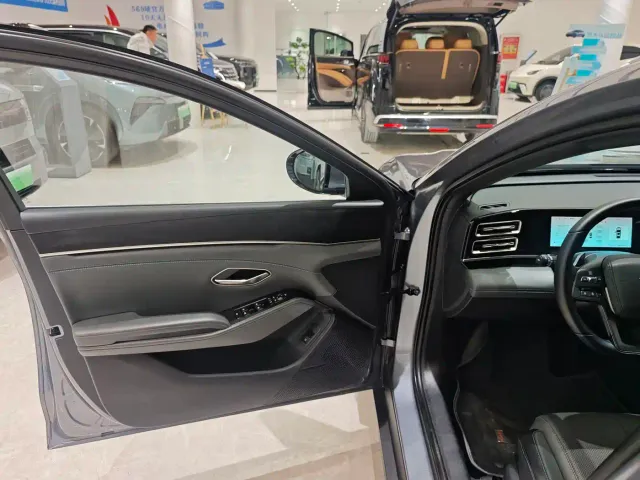 BYD Qin L — Фото автомобиля 4