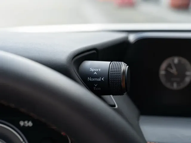 Lexus UX — Фото автомобиля 20