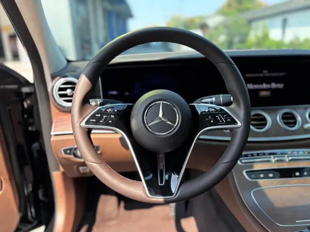 Mercedes-Benz E-Class — Фото автомобиля 15