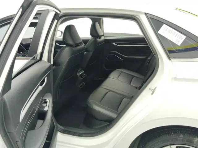 Geely Emgrand — Фото автомобиля 11