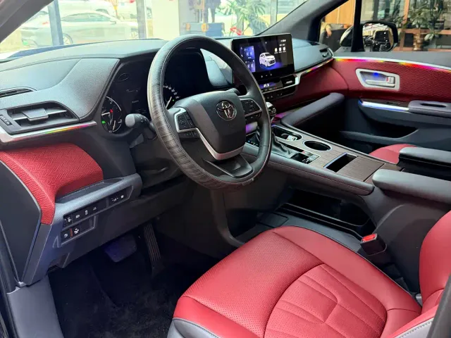 Toyota Sienna — Фото автомобиля 6