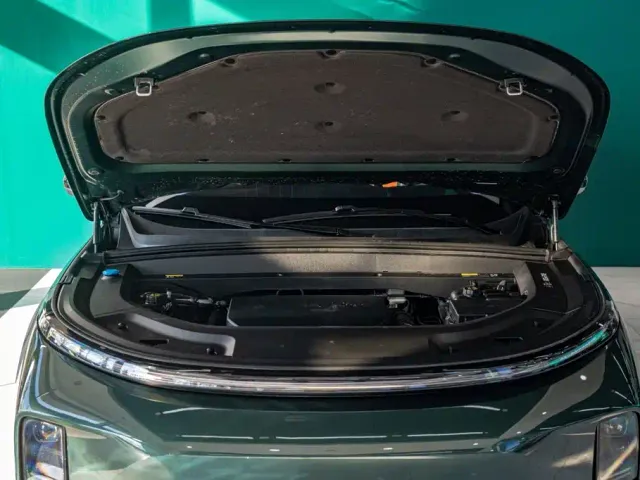 Li Auto L8 — Фото автомобиля 5