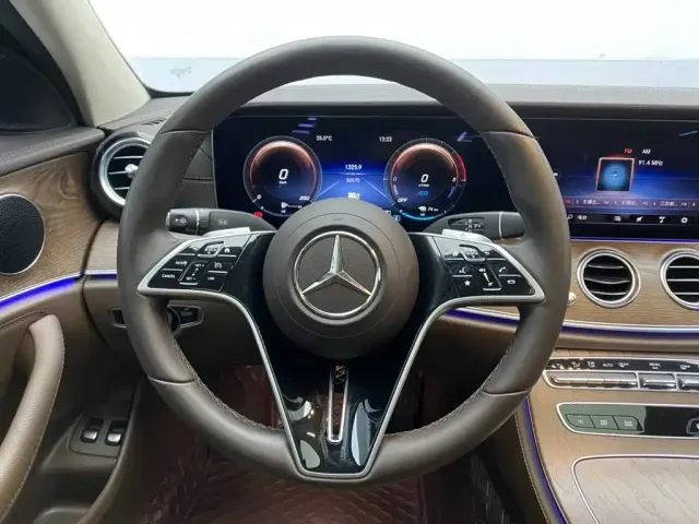 Mercedes-Benz E-Class — Фото автомобиля 14