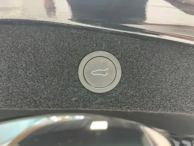 Tesla Model 3 — Фото автомобиля 26
