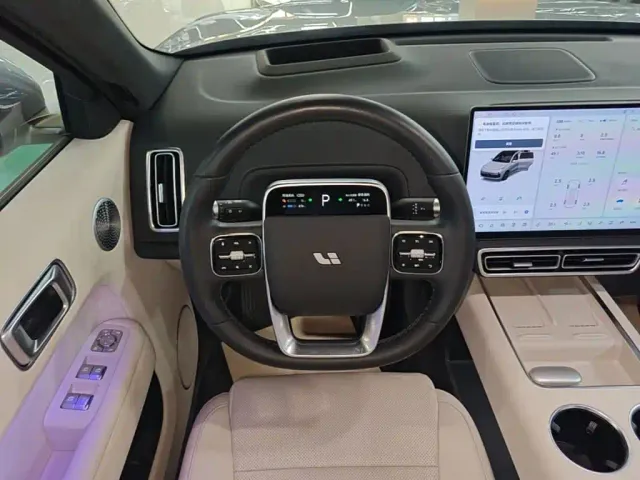 Li Auto L9 — Фото автомобиля 10