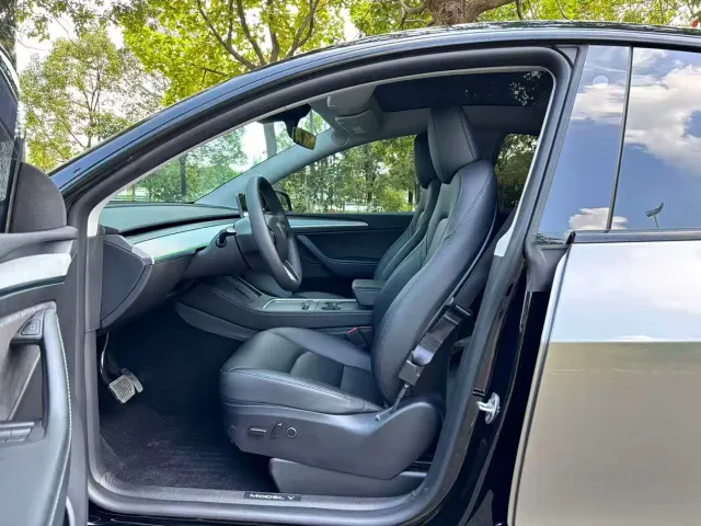 Tesla Model Y — Фото автомобиля 7