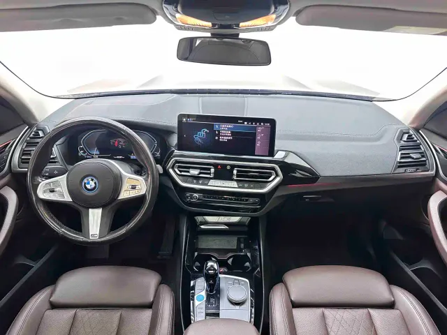 BMW iX3 — Фото автомобиля 11